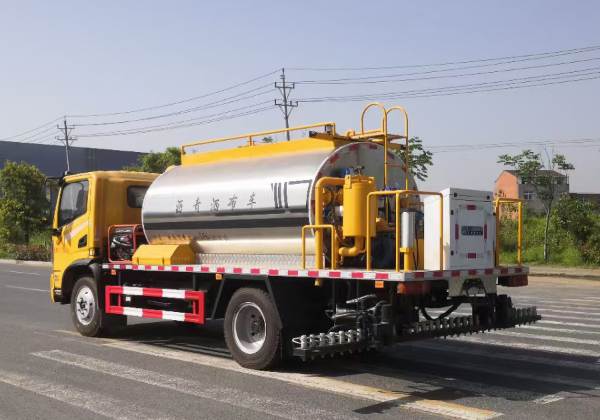 Several common faults during the spraying process of asphalt spreader trucks_1